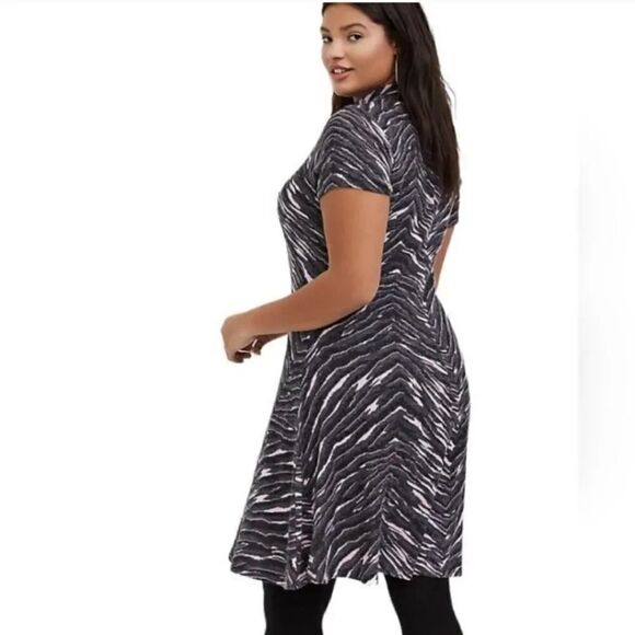 NEW Torrid Zebra Hacci Mock Neck Trapeze Dress in Gray/Pink Size 3 (3X 22-24) - Picture 3 of 13